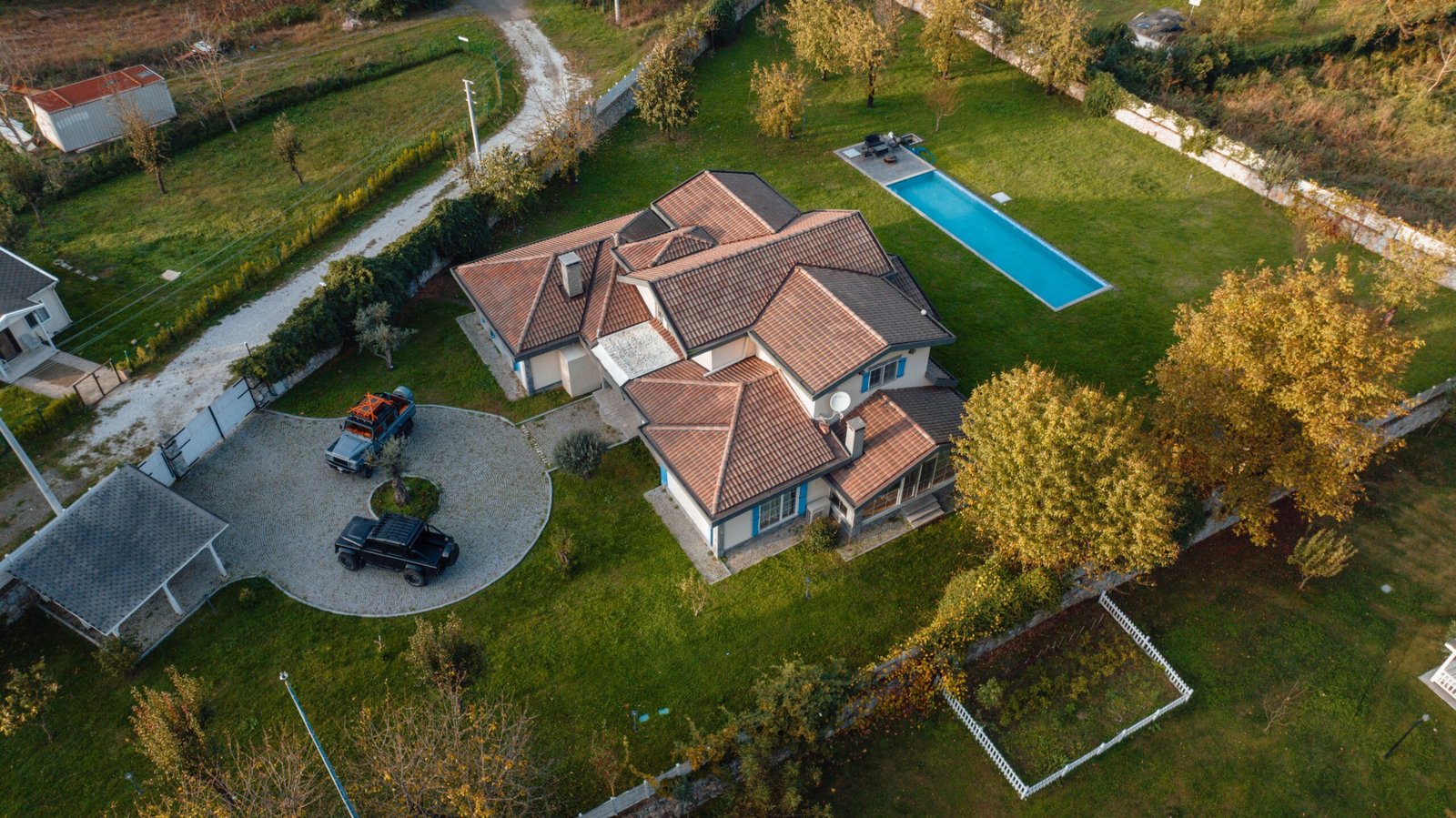 Drone view of a spacious modern house with a pool, set in rural İzmit, Turkey.